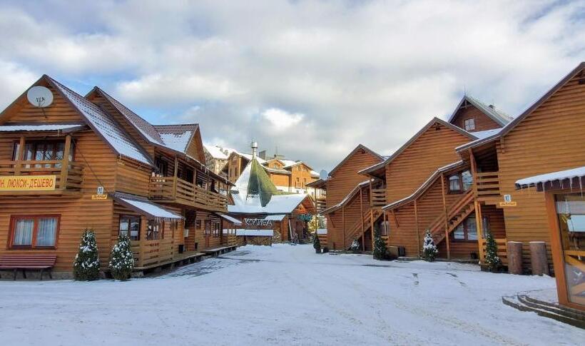 Retkeilymaja Zakhid Cottage Complex