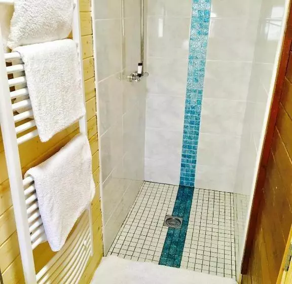 Aamiaismajoitus (B&B) Chalet Free Sauna & Spa Superking Bed