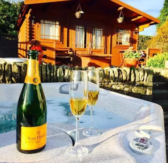 Aamiaismajoitus (B&B) Chalet Free Sauna & Spa Superking Bed