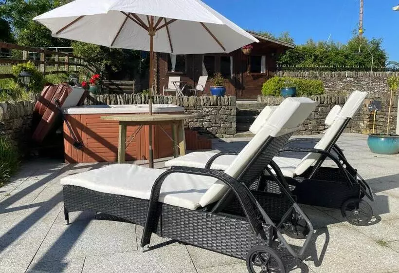 Aamiaismajoitus (B&B) Chalet Free Sauna & Spa Superking Bed