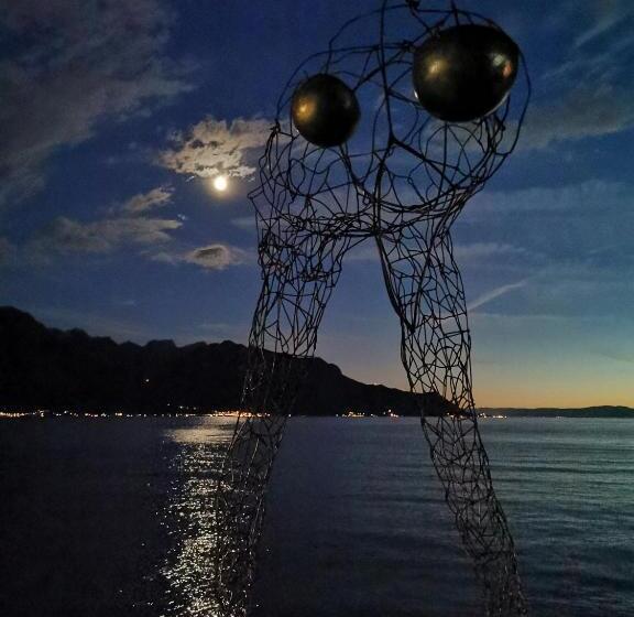 تختخواب و صبحانه California