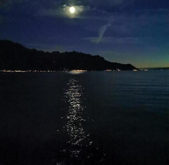 تختخواب و صبحانه California