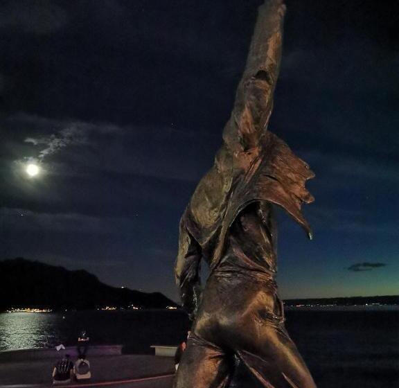 تختخواب و صبحانه California