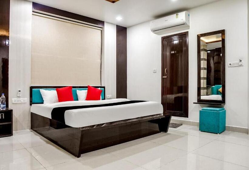 Capital O Hotel Komal Palace