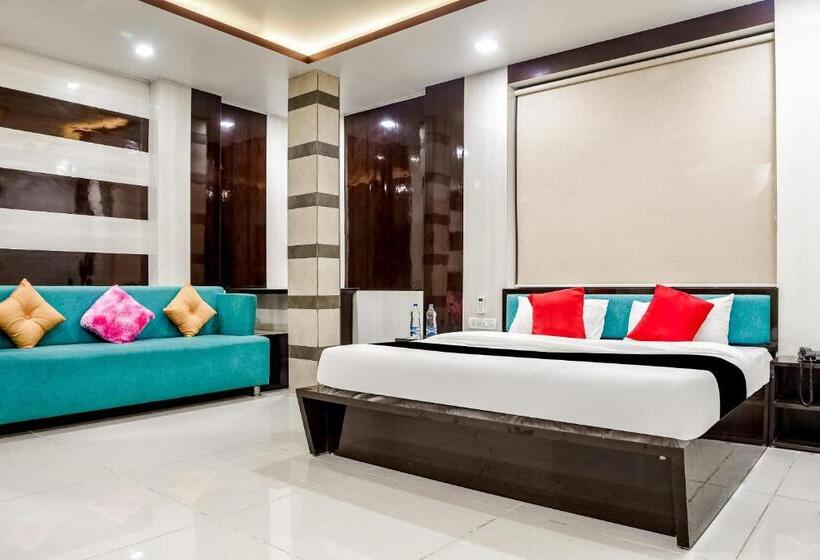 Capital O Hotel Komal Palace