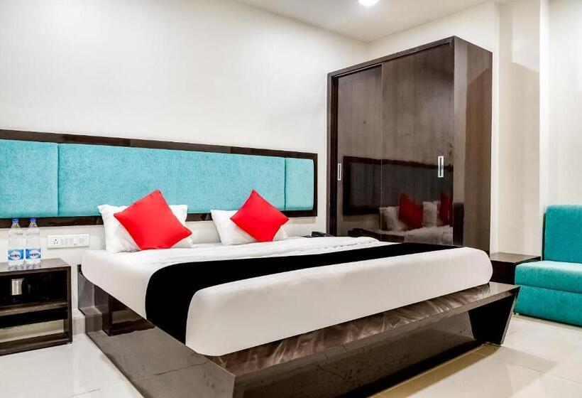 Capital O Hotel Komal Palace