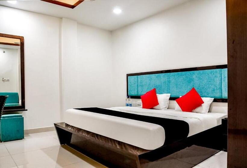 Capital O Hotel Komal Palace