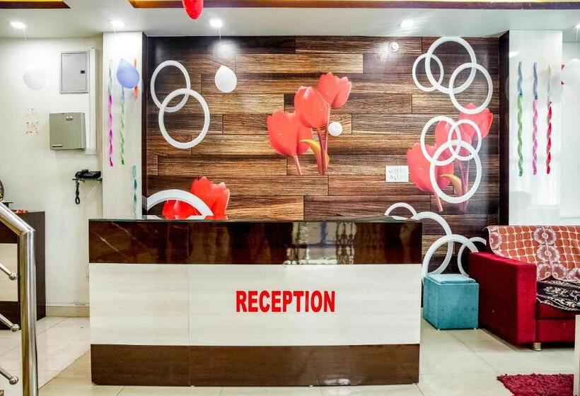 Capital O Hotel Komal Palace