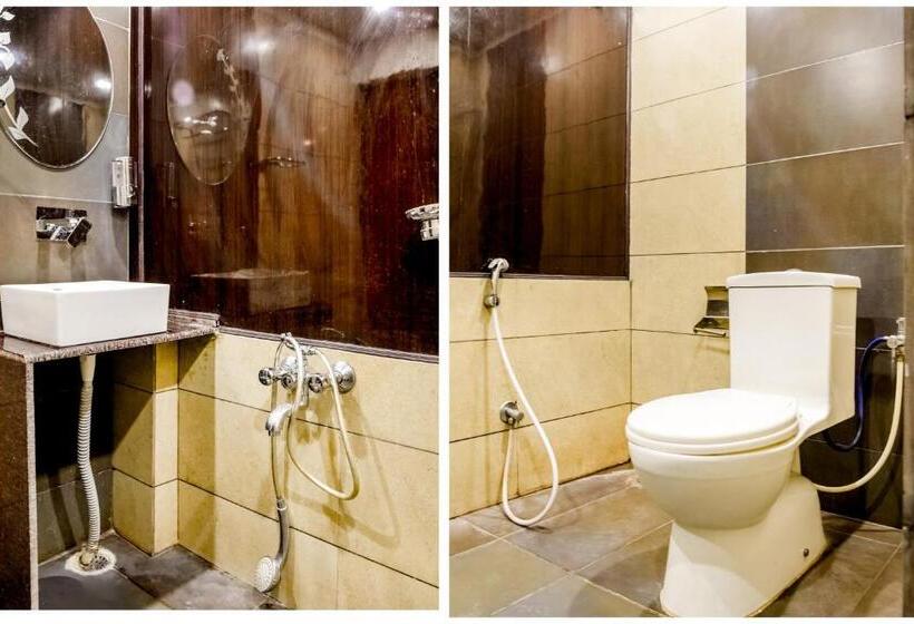 Capital O Hotel Komal Palace