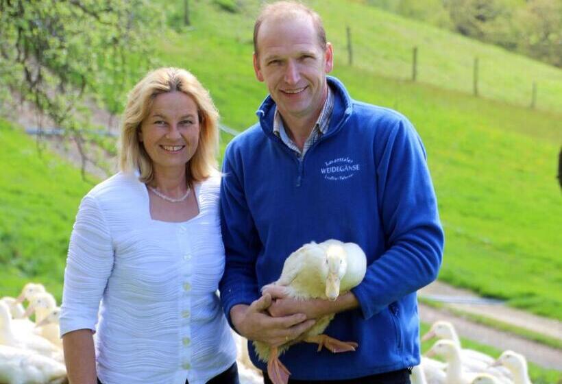 Отель Lindlhof Fam. Taferner