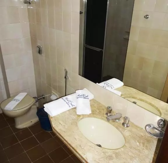 ホテル Monte Carlo Uberaba   Próximo Ao Hospital Uftm , Hospital Dr Hélio Angotti E Hospital Regional Ubera