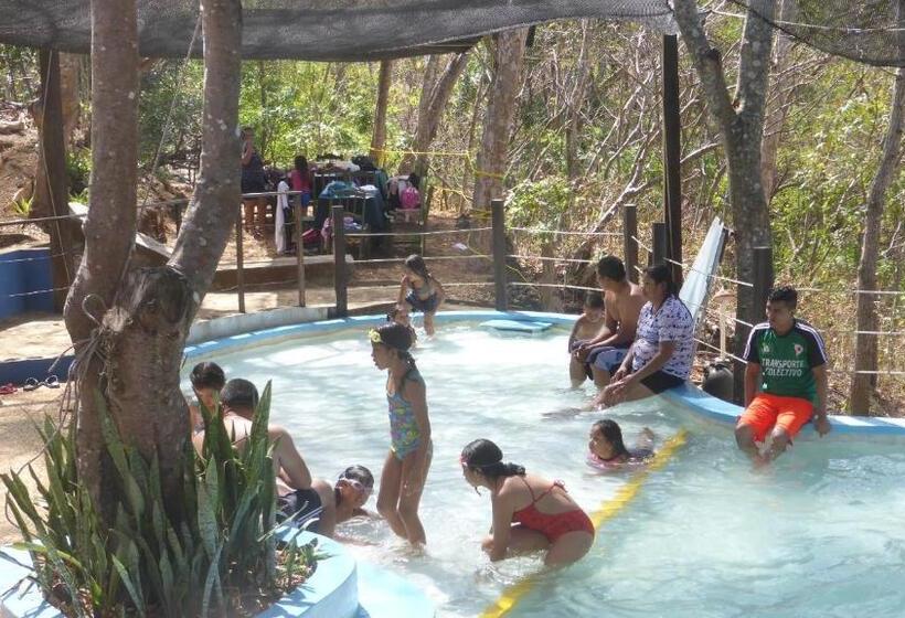 پانسیون Centro Ecoturístico Flor De Pochote