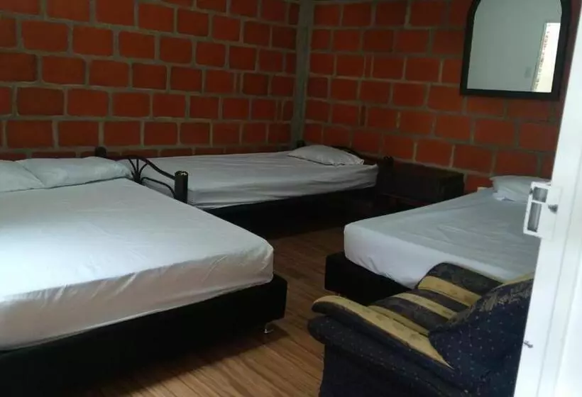 Majatalo Hostal Villa Aurora