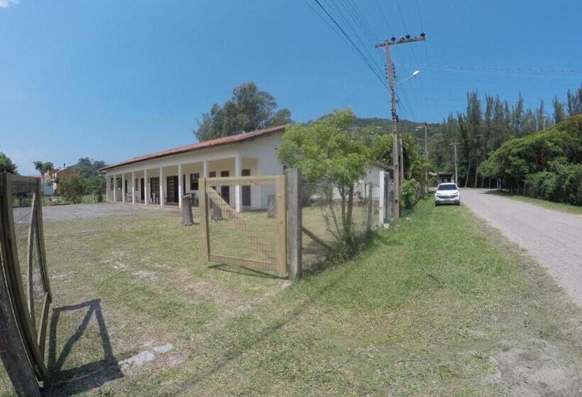 펜션 Suítes Casa Amarela Da Ferrugem