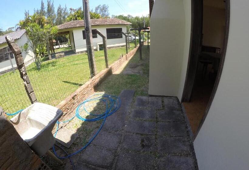 펜션 Suítes Casa Amarela Da Ferrugem