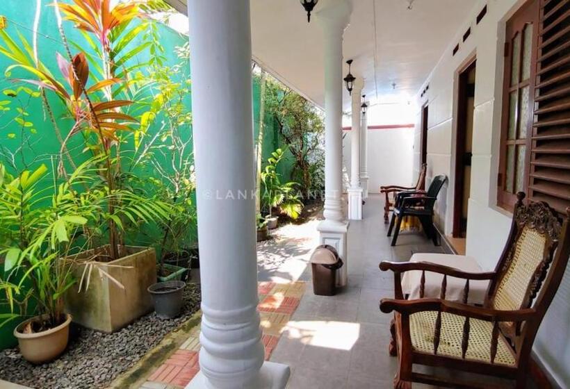 بنسيون Twin Palms