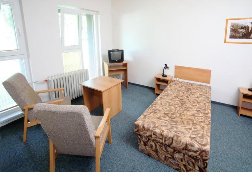 ユースホステル Penzion A Ubytovna Oáza