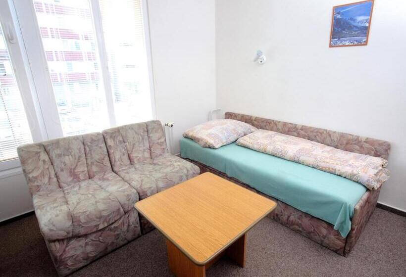 ユースホステル Penzion A Ubytovna Oáza