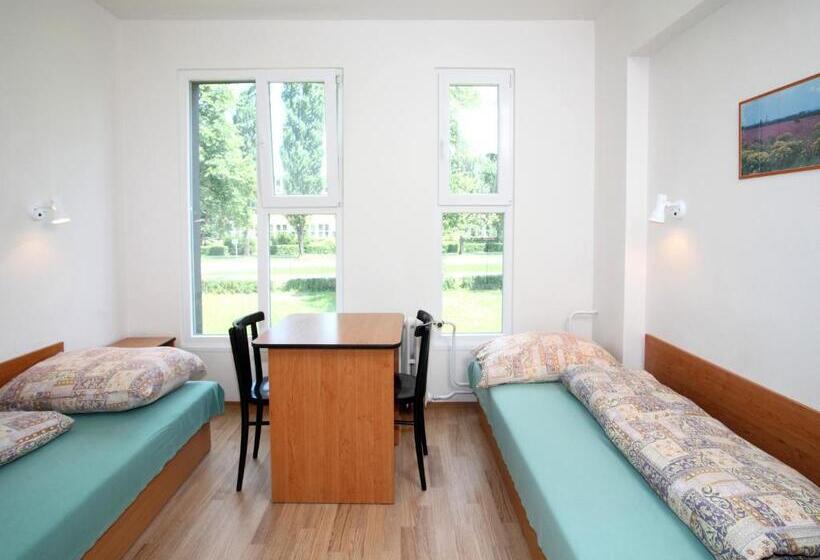 ユースホステル Penzion A Ubytovna Oáza