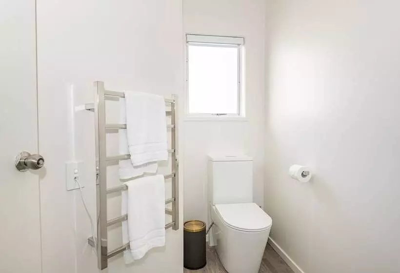 Aurora City Suites Motel