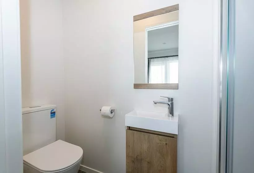 Aurora City Suites Motel