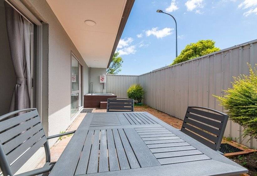 Aurora City Suites Motel