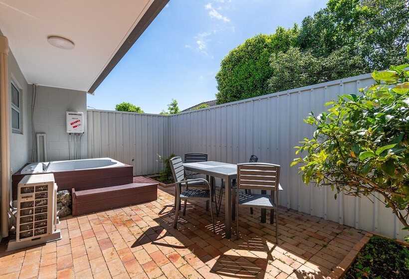 Aurora City Suites Motel