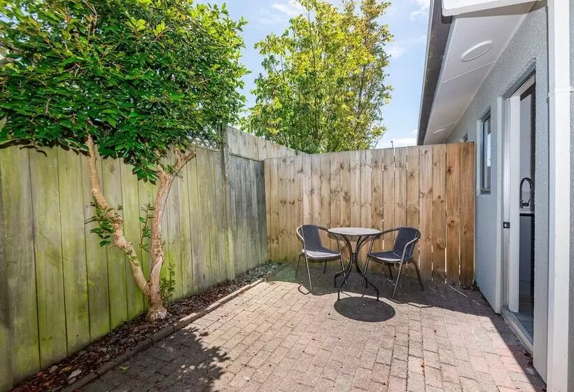 Aurora City Suites Motel