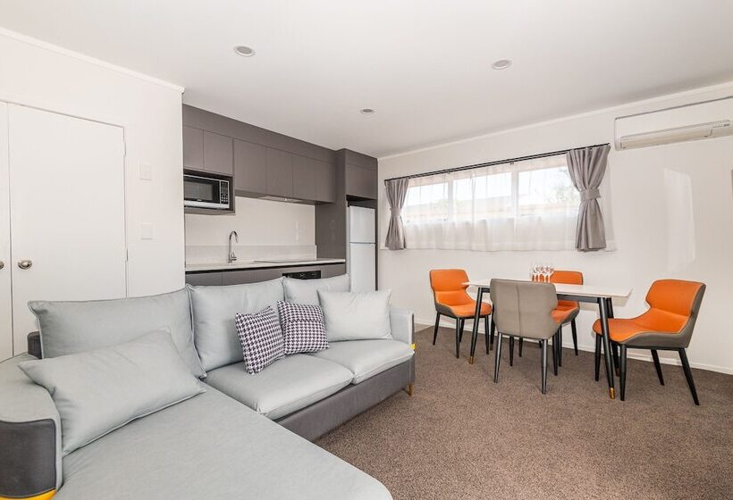 Aurora City Suites Motel