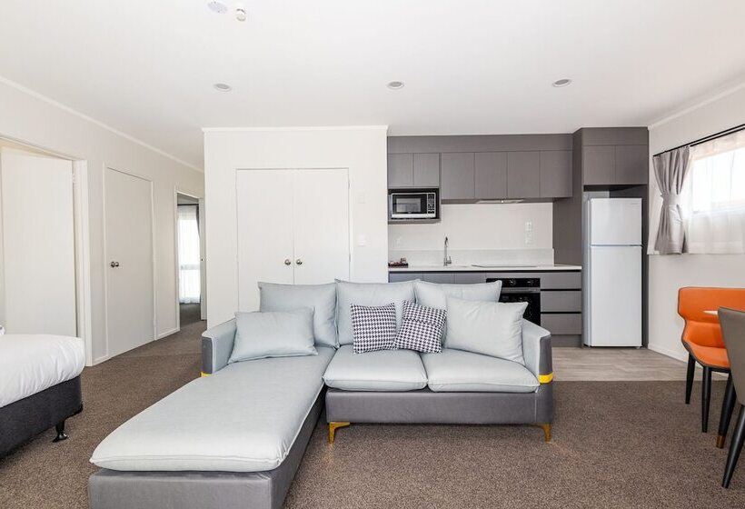 Aurora City Suites Motel