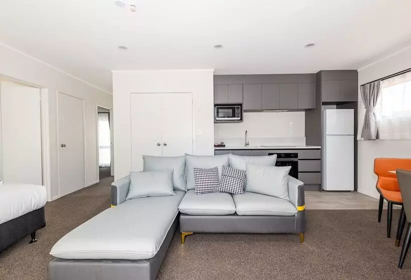 Aurora City Suites Motel