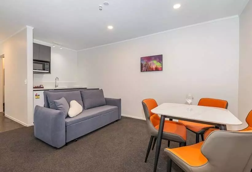 Aurora City Suites Motel