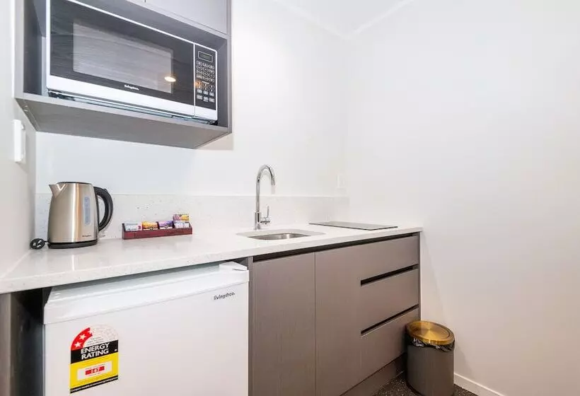 Aurora City Suites Motel