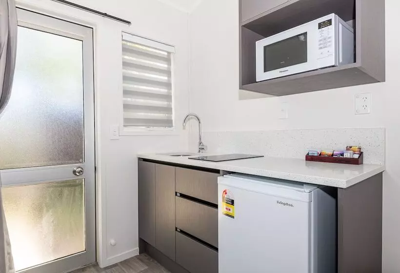 Aurora City Suites Motel