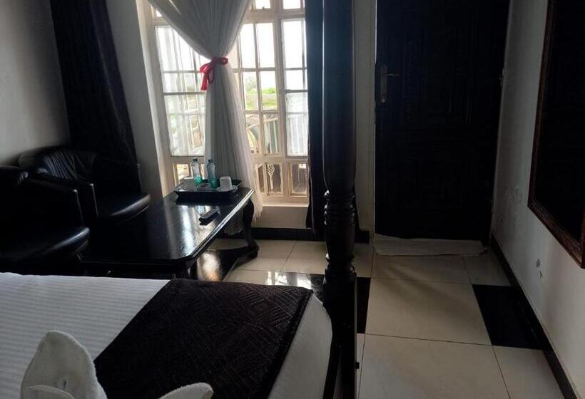 هتل Balmoral Beach