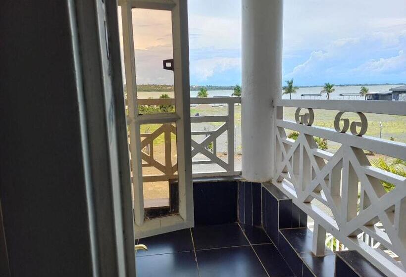 هتل Balmoral Beach