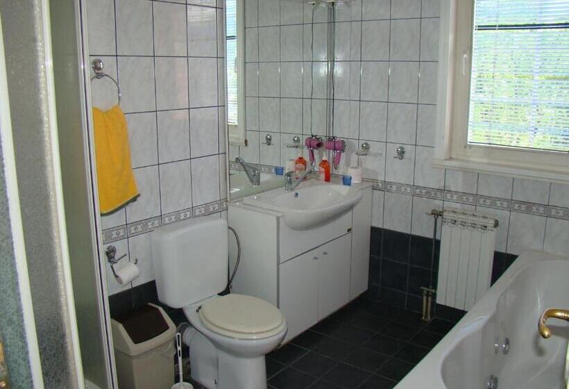 تختخواب و صبحانه Guest House Zamak