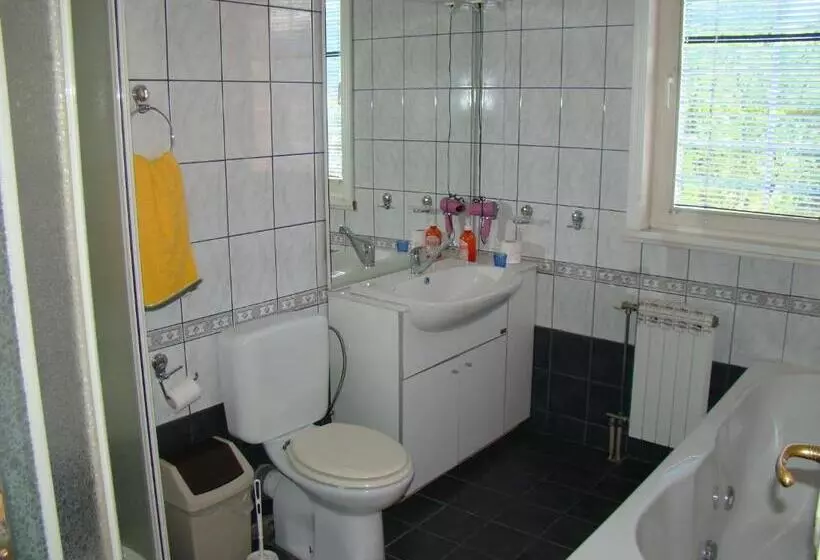 تختخواب و صبحانه Guest House Zamak