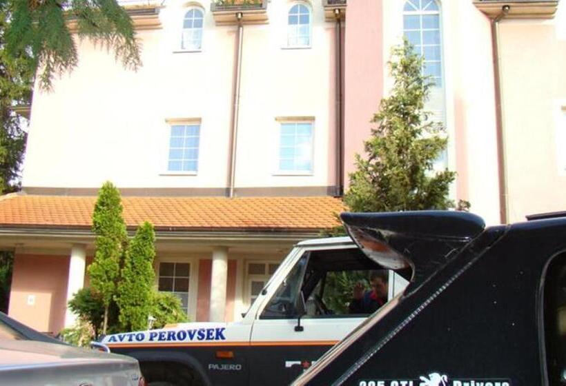 تختخواب و صبحانه Guest House Zamak