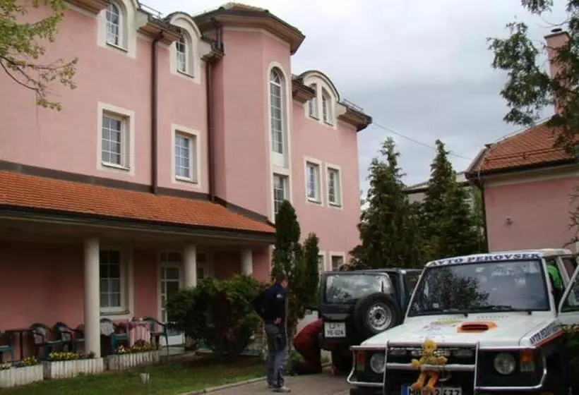 تختخواب و صبحانه Guest House Zamak