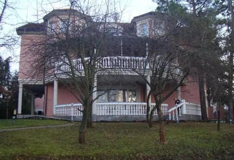 تختخواب و صبحانه Guest House Zamak