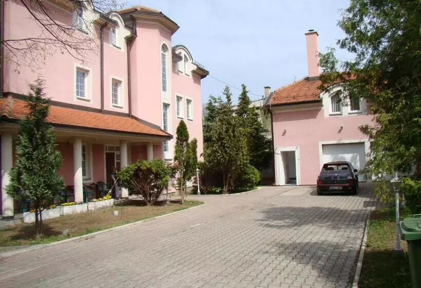 تختخواب و صبحانه Guest House Zamak