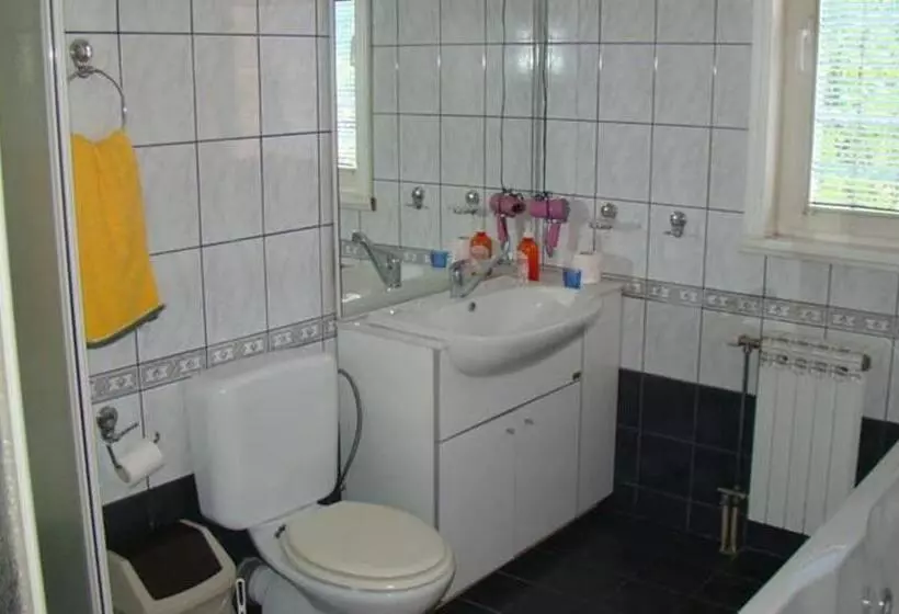 تختخواب و صبحانه Guest House Zamak