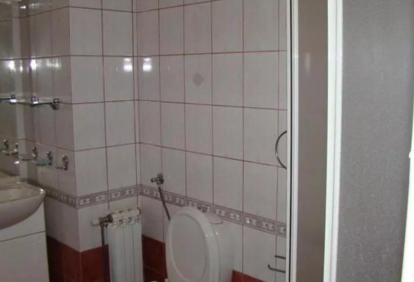 تختخواب و صبحانه Guest House Zamak