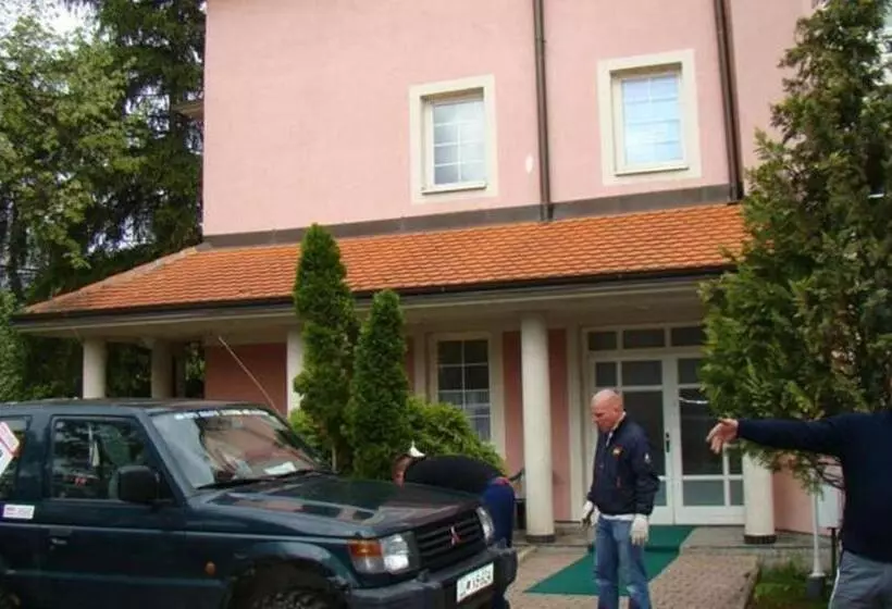 تختخواب و صبحانه Guest House Zamak