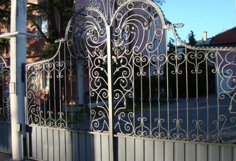 تختخواب و صبحانه Guest House Zamak