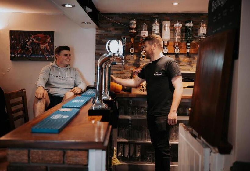 צימר The Fox And Hounds