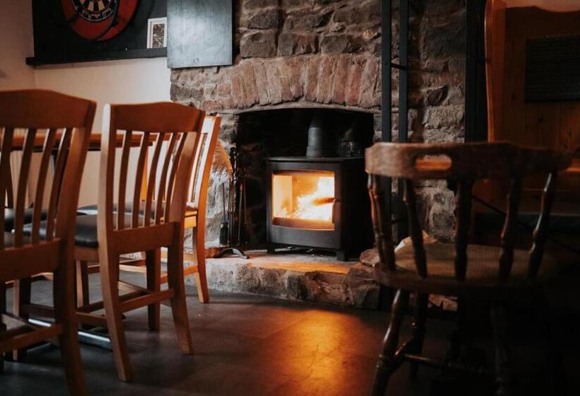 צימר The Fox And Hounds