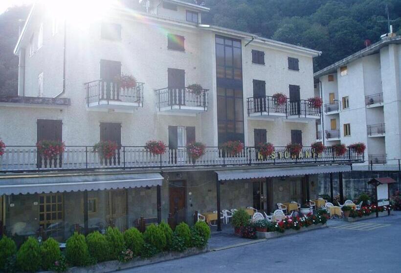 ホテル Albergo Delle Alpi