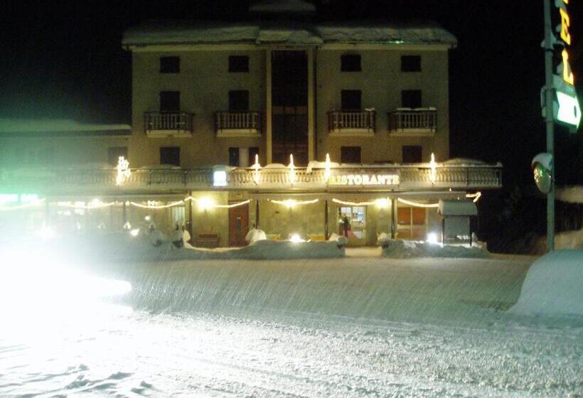 ホテル Albergo Delle Alpi